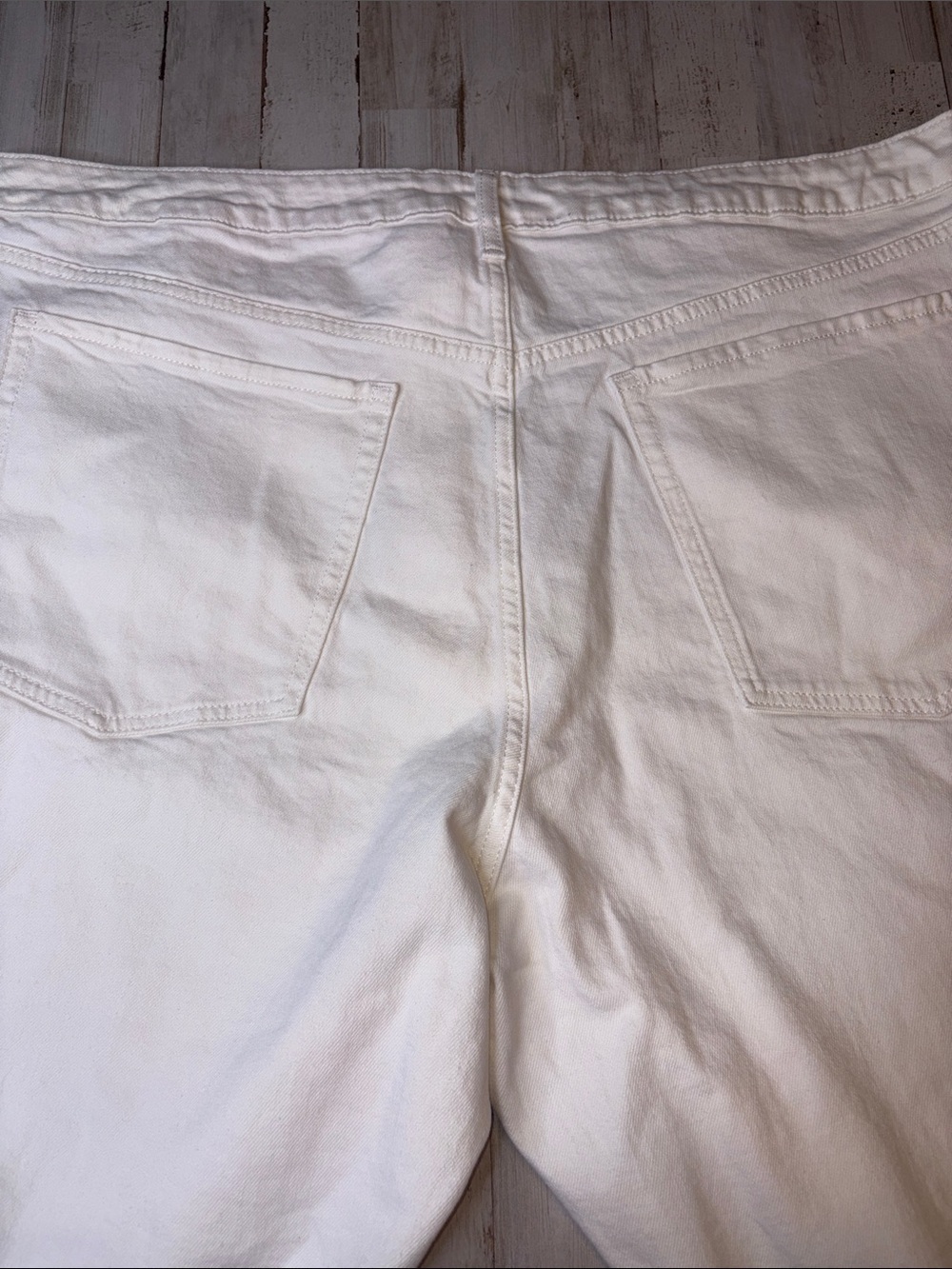 Old Navy High-rise O.G. Straight white denim shorts plus size 24 - Picture 11 of 14